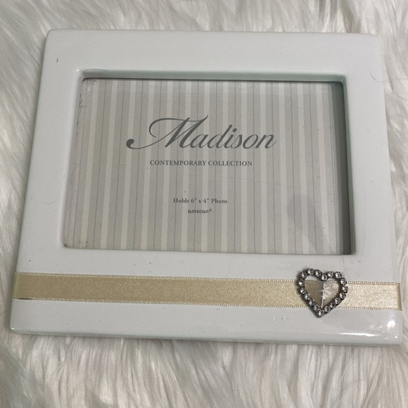 Ceramic photo frame holds 6 x 4 photo - Picture 2 of 3